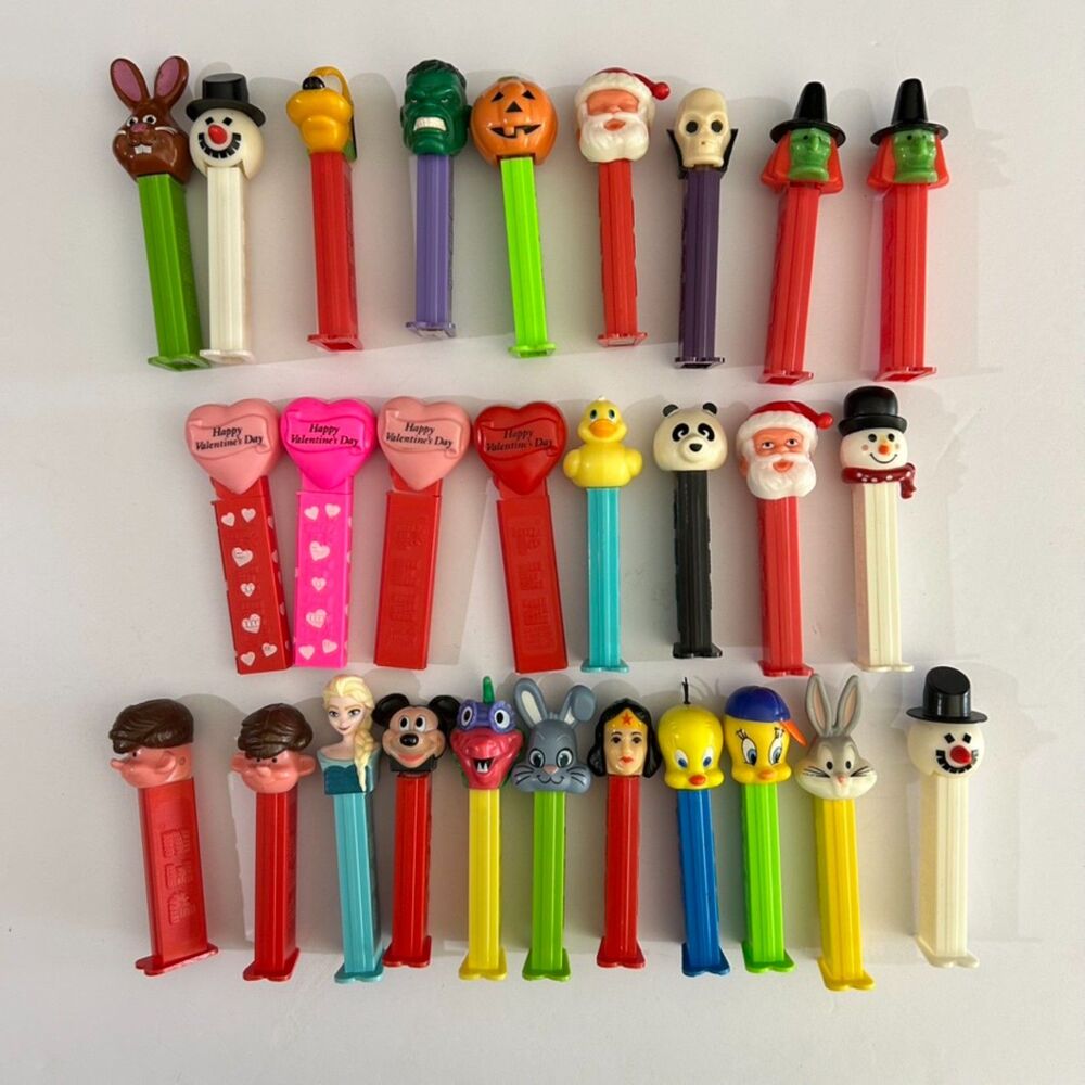 Lot of 28 Pez Dispensers from the 80-00s - Picture 2 of 3